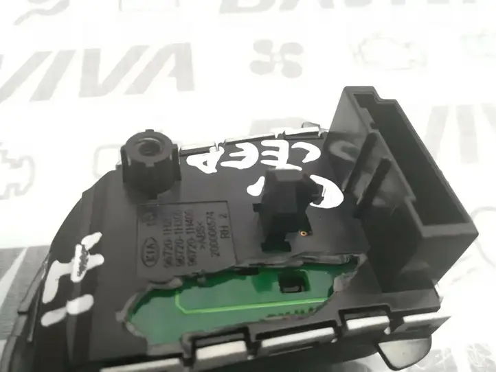Kia Ceed (2006 - 2010) 96720-1H200 Кнопки на рулевом колесе — фото 2