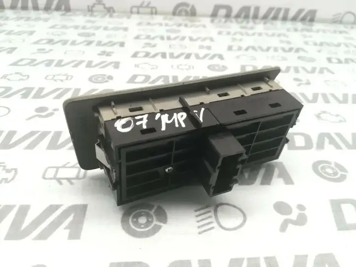 Mazda MPV (2006 - 2016) K0021632K Кнопка открытия боковых дверей — фото 2