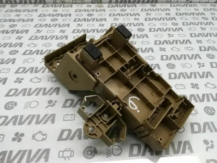 Subaru Outback (2009 - 2014) 82201FG000 Блок предохранителей — фото 3