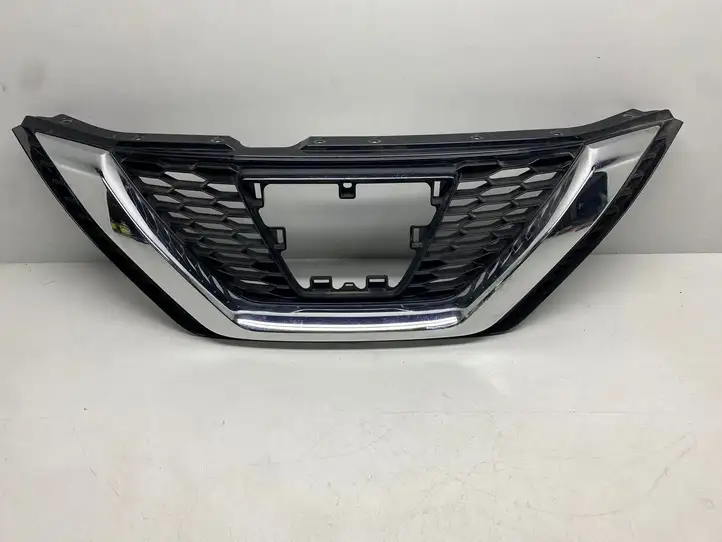 Nissan Qashqai (2013 - 2017) 62310HV00A Верхняя решетка радиатора — фото 1