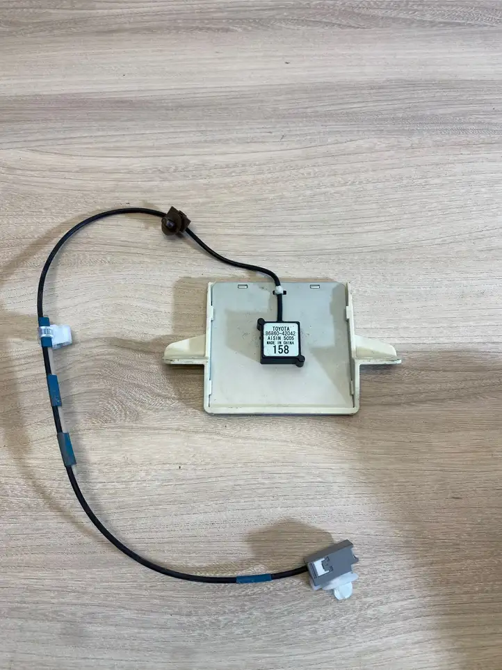 Toyota RAV 4 (XA40) (2012 - 2018) 8686042042 GPS антенна — фото 1