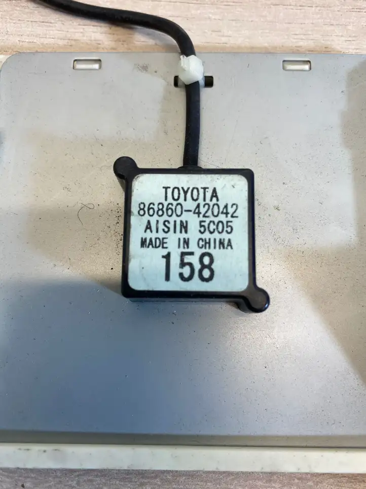 Toyota RAV 4 (XA40) (2012 - 2018) 8686042042 GPS антенна — фото 2