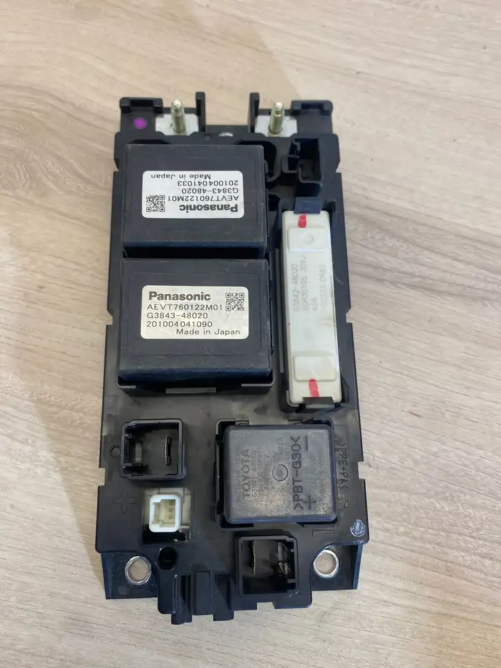 Toyota Prius (XW30) (2009 - 2015) 714050840a2 Блок предохранителей — фото 5