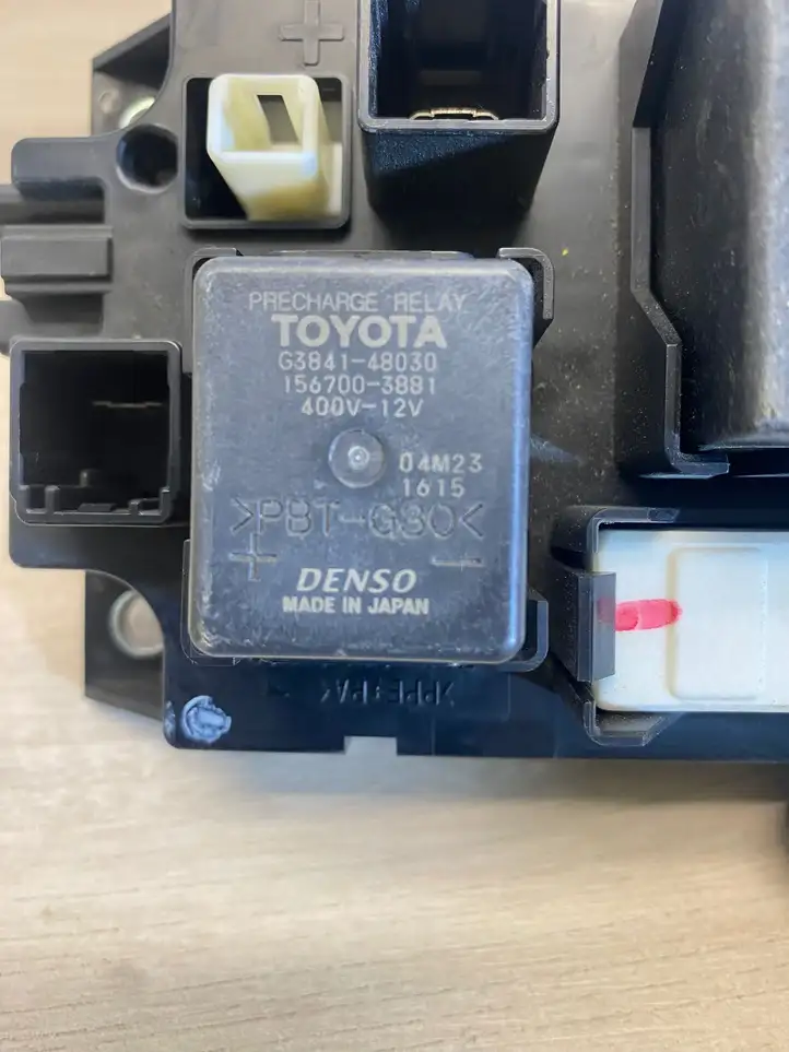 Toyota Prius (XW30) (2009 - 2015) 714050840a2 Блок предохранителей — фото 6