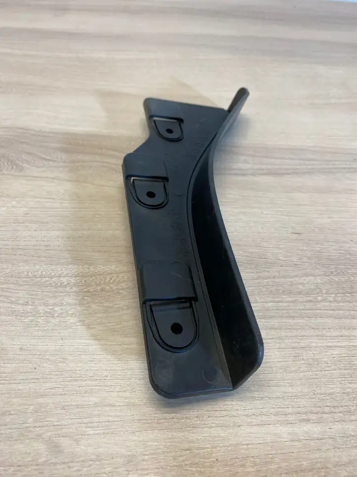 Toyota Prius (XW30) (2009 - 2015) 5385147060 Кронштейн переднего подкрылка — фото 4
