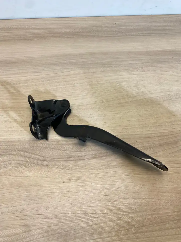 Toyota Prius (XW50) (2015 - ) Петли капота — фото 1