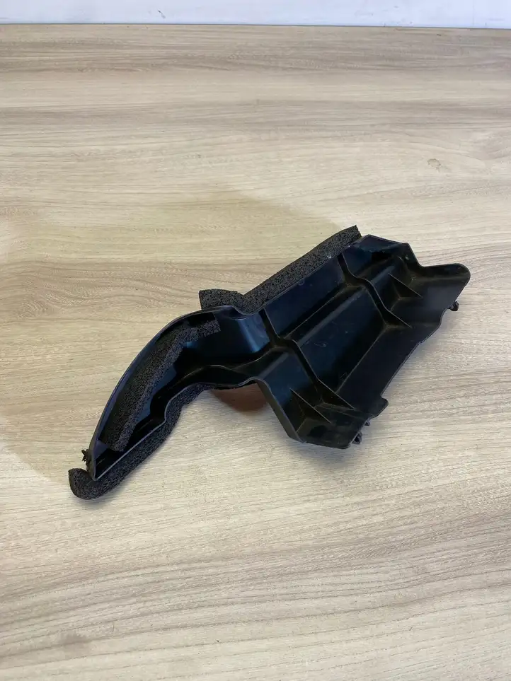 Toyota Auris E180 (2012 - 2018) 165930T030 Дефлектор воздуха — фото 6