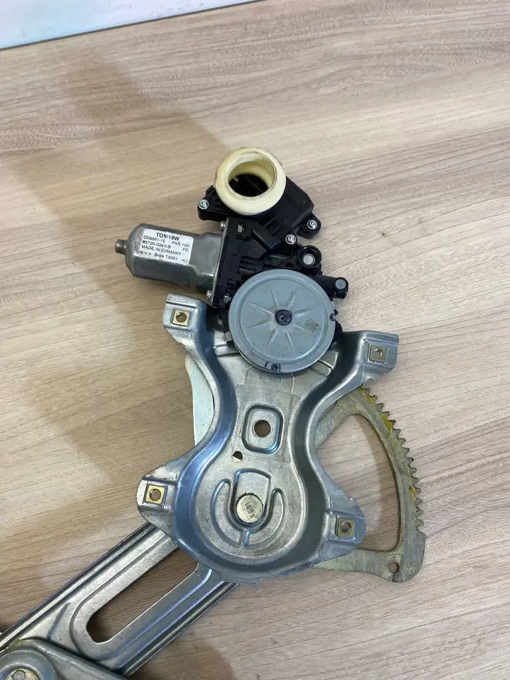 Toyota Auris E180 (2012 - 2018) 961919101 Стеклоподъемник задней двери — фото 6