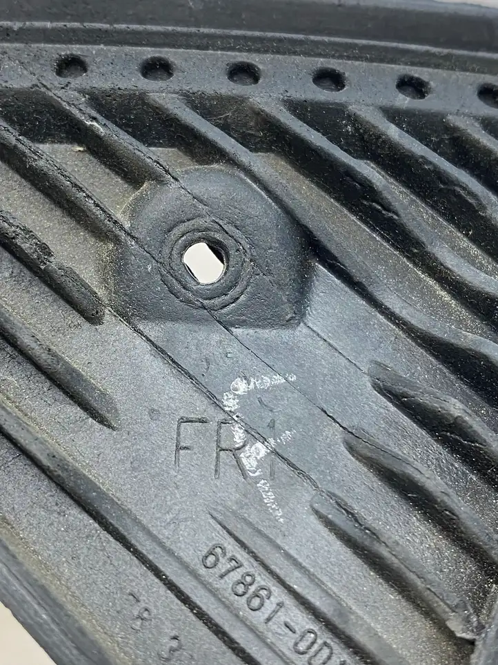 Toyota Yaris (2012 - 2014) 678610D131 Уплотнитель передней двери — фото 3
