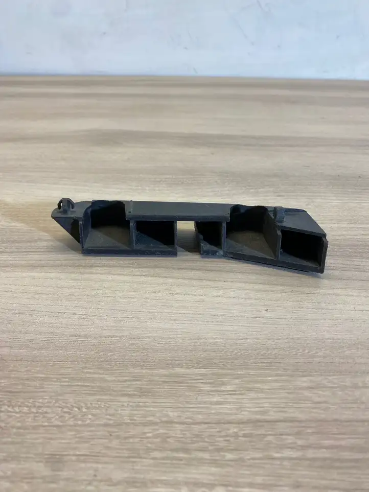 Toyota Yaris (2005 - 2009) 524230D010 Кронштейн переднего бампера — фото 3