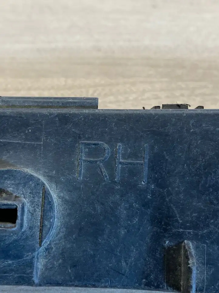 Lexus RX 330 - 350 - 400H (2008 - 2012) 5257548020 Кронштейн заднего бампера — фото 2