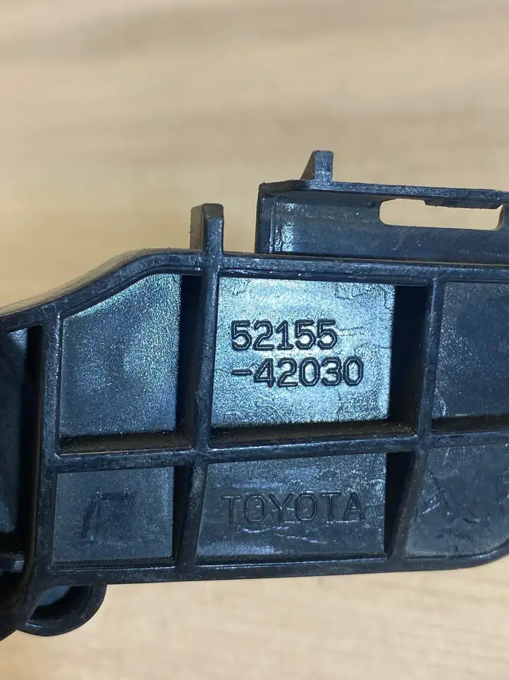 Toyota RAV 4 (XA40) (2012 - 2018) 5215542030 Кронштейн переднего бампера — фото 2