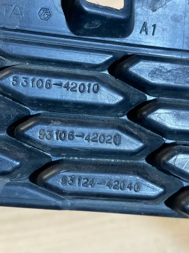 Toyota RAV 4 (XA40) (2012 - 2018) 5310642010 Решетка противотуманной фары — фото 2