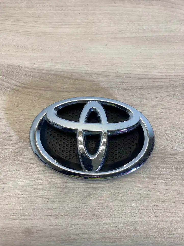Toyota RAV 4 (XA40) (2012 - 2018) 7531212320 Эмблема производителя — фото 1