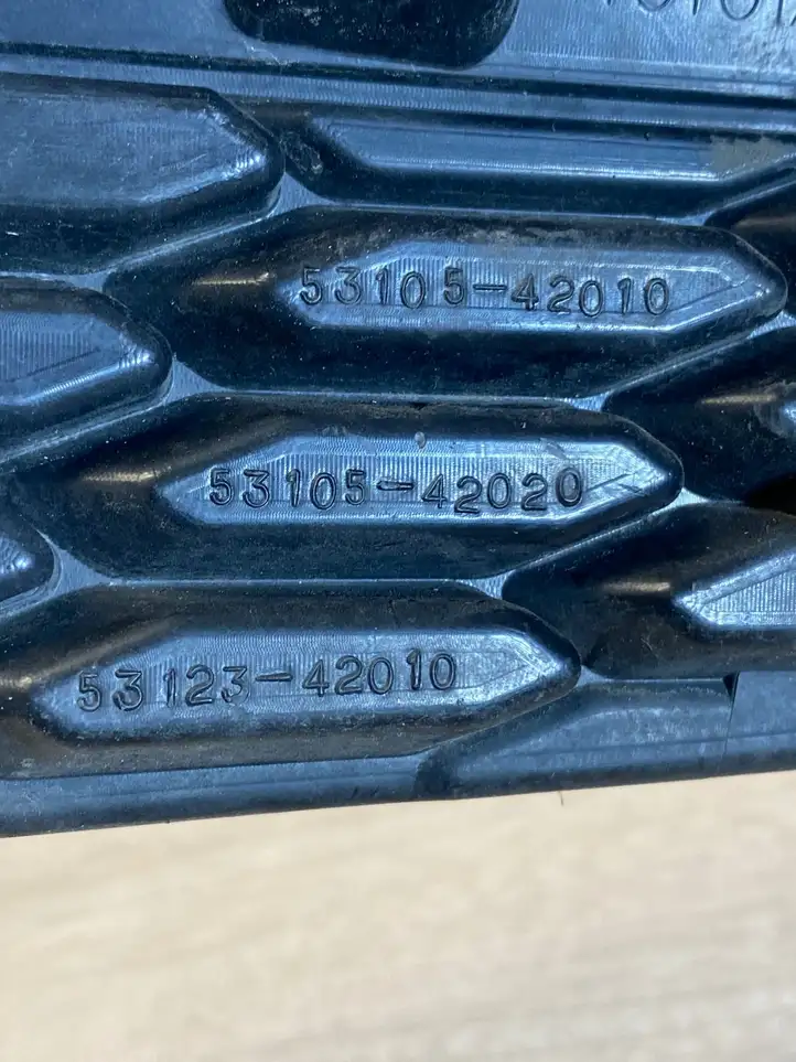 Toyota RAV 4 (XA40) (2012 - 2018) 5310542010 Верхняя решетка радиатора — фото 2