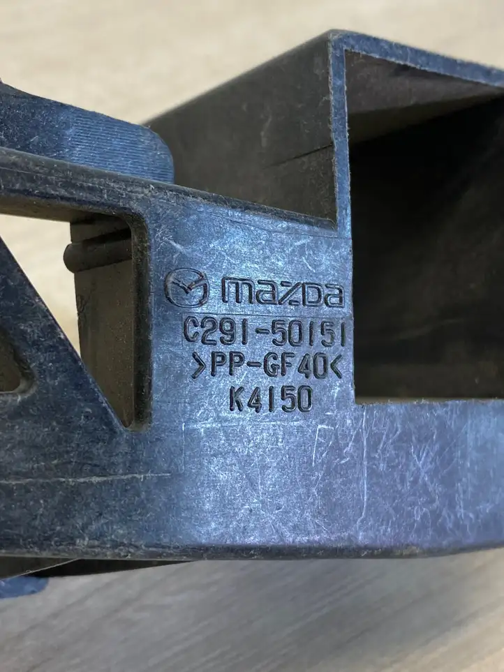 Mazda 5 (2005 - 2010) C29150151 Кронштейн переднего бампера — фото 1