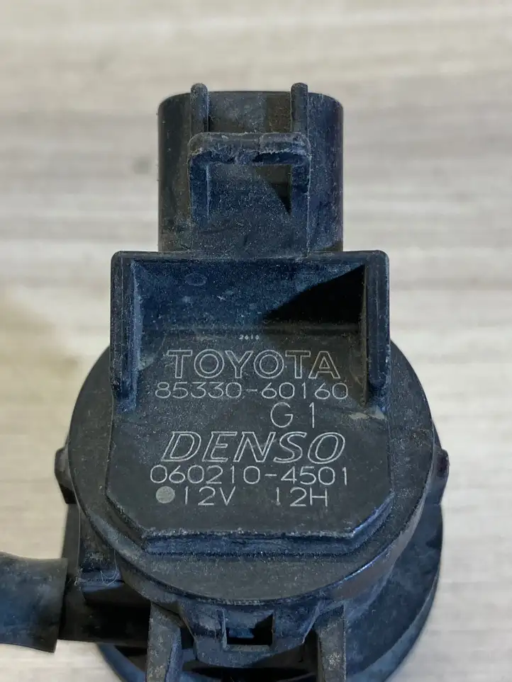 Toyota Land Cruiser (J150) (2009 - ) 8533060160 Насос омывателя стекла — фото 1
