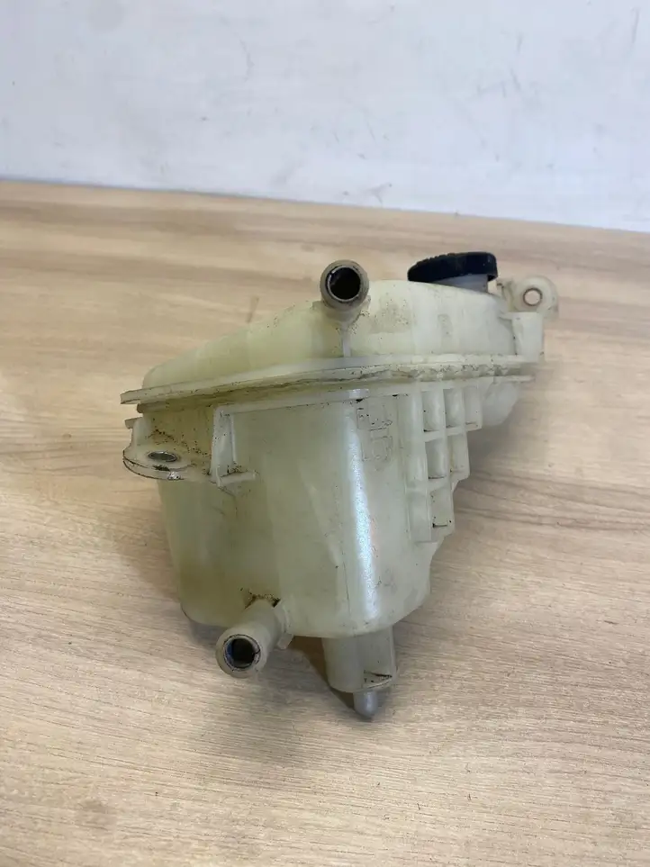 Toyota Auris E180 (2012 - 2018) 164800d030 Расширительный бачок — фото 3