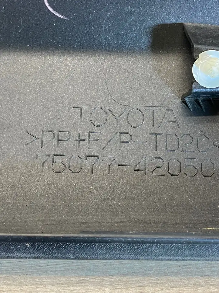 Toyota RAV 4 (XA40) (2012 - 2018) 7507742050 Молдинги задней двери — фото 8