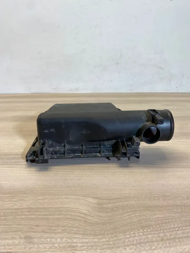 Toyota Auris E180 (2012 - 2018) 177050t060 Крышка корпуса воздушного фильтра — фото 3