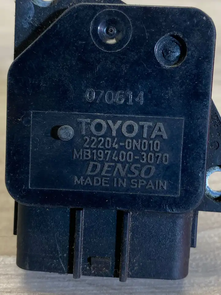 Toyota Avensis T270 (2009 - 2012) 222040n010 Датчик массового расхода воздуха — фото 3