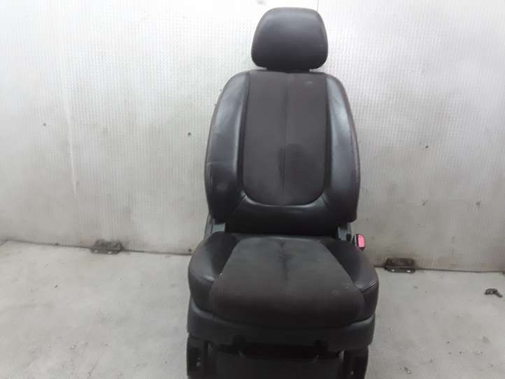 Kia Carens (2006 - 2012)   Комплект отделки дверей