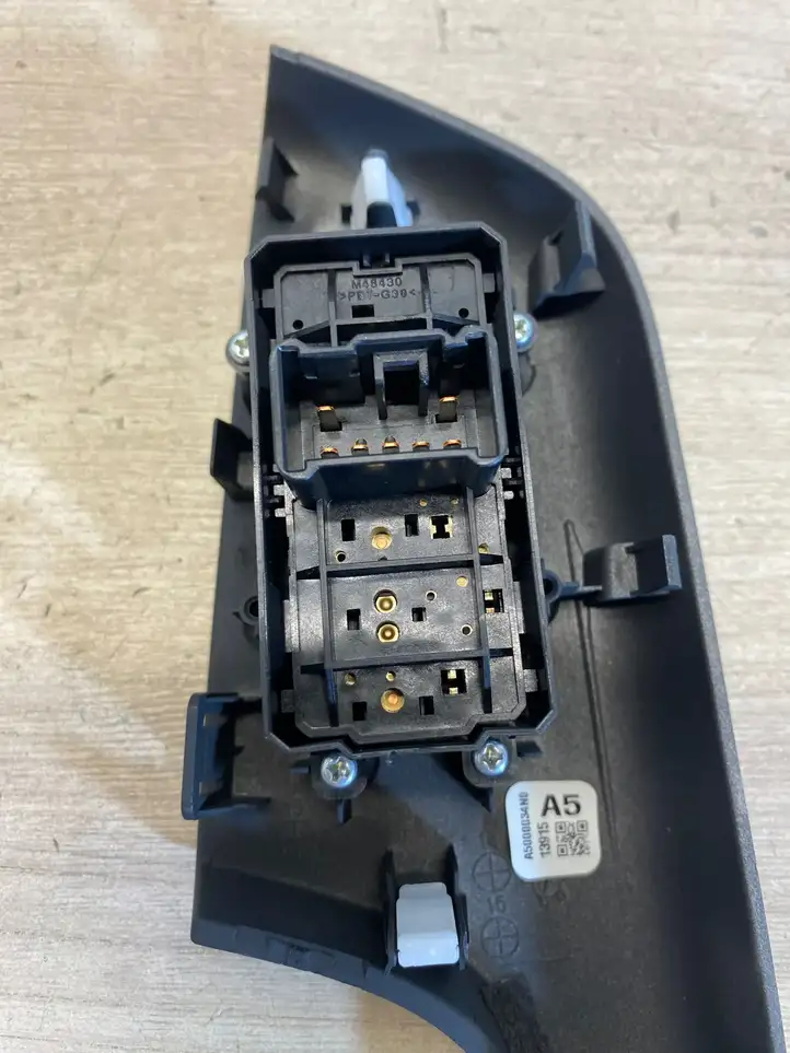 Honda CR-V (2012 - 2016) 83741t0aj51020 Накладка кнопки стеклоподъемника — фото 3