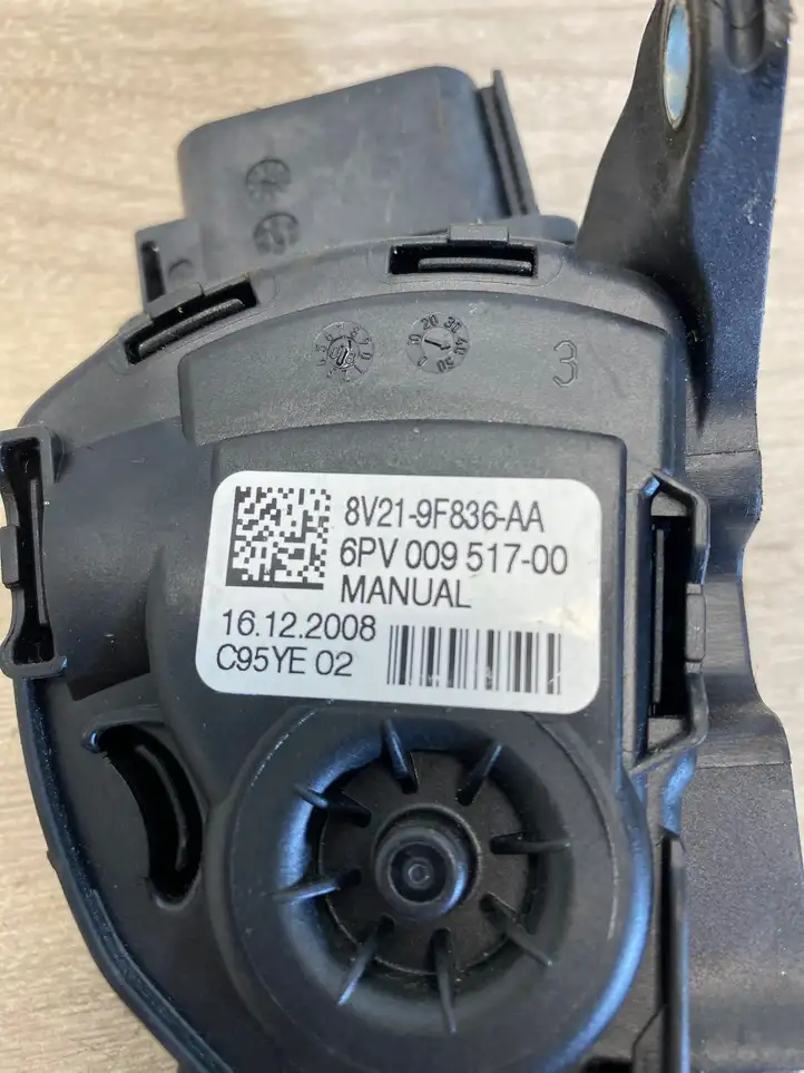 Ford Fiesta (2006 - 2008) 8v219f836aa Педаль акселератора — фото 3