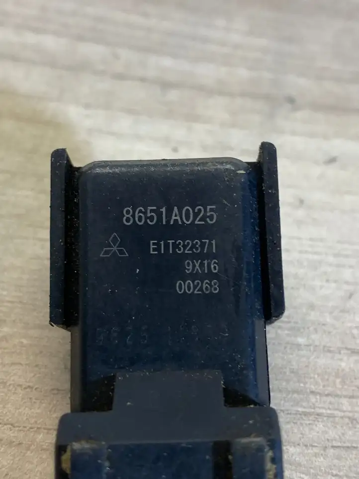Mitsubishi Outlander (2007 - 2012) 8651a025 Датчик удара SRS — фото 2