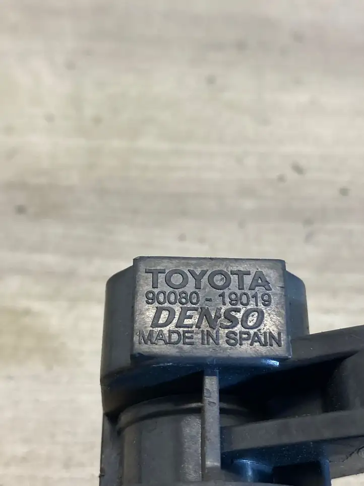 Toyota Auris 150 (2006 - 2012) 9008019019 Катушка зажигания — фото 1