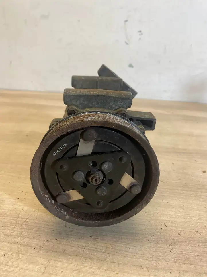 Renault Scenic II - Grand scenic II (2003 - 2006) 8200365787a Компрессор (насос) кондиционера воздуха — фото 2