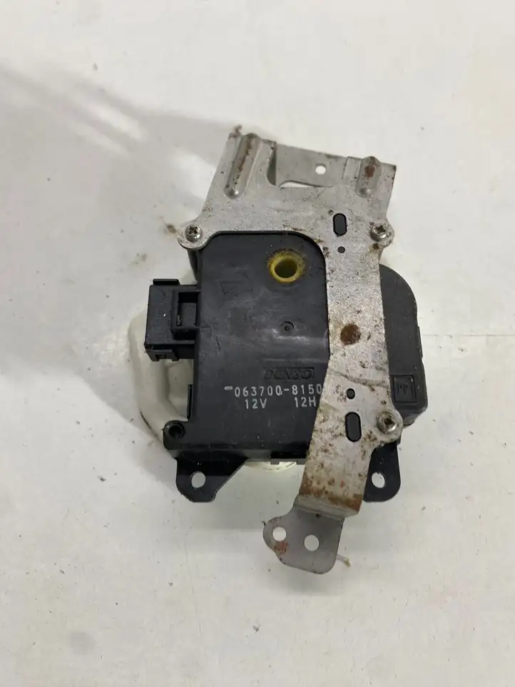 Honda CR-V (2006 - 2009) 0637008150 Двигатель задвижки потока воздуха — фото 2