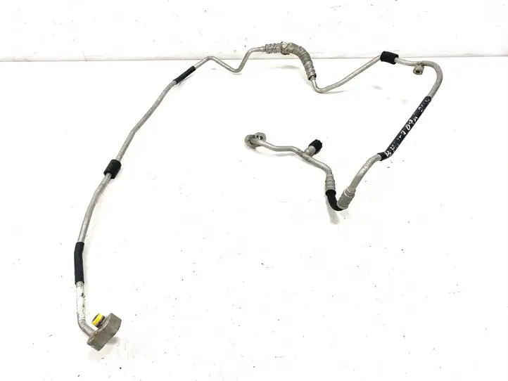 BMW 3 E90 E91 (2005 - 2012) 220021302081 Трубки и шланги кондиционера — фото 1