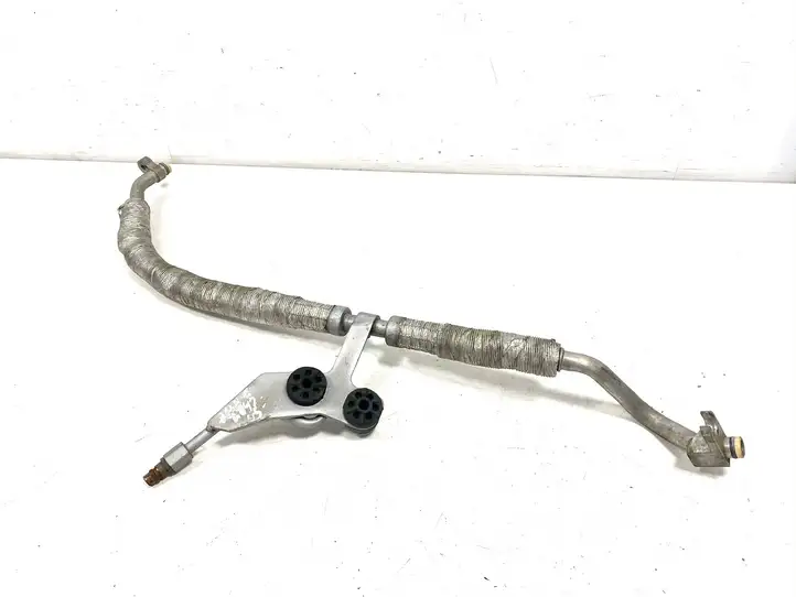 BMW 5 E60 E61 (2004 - 2010) 645323498211 Трубки и шланги кондиционера — фото 1
