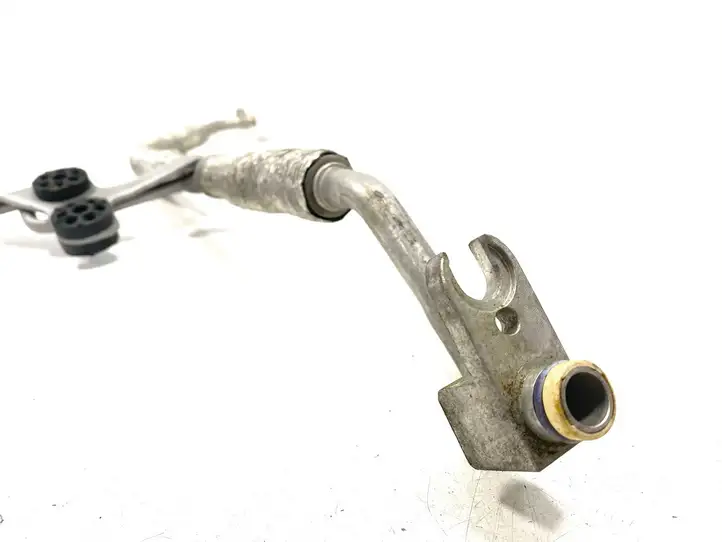 BMW 5 E60 E61 (2004 - 2010) 645323498211 Трубки и шланги кондиционера — фото 4