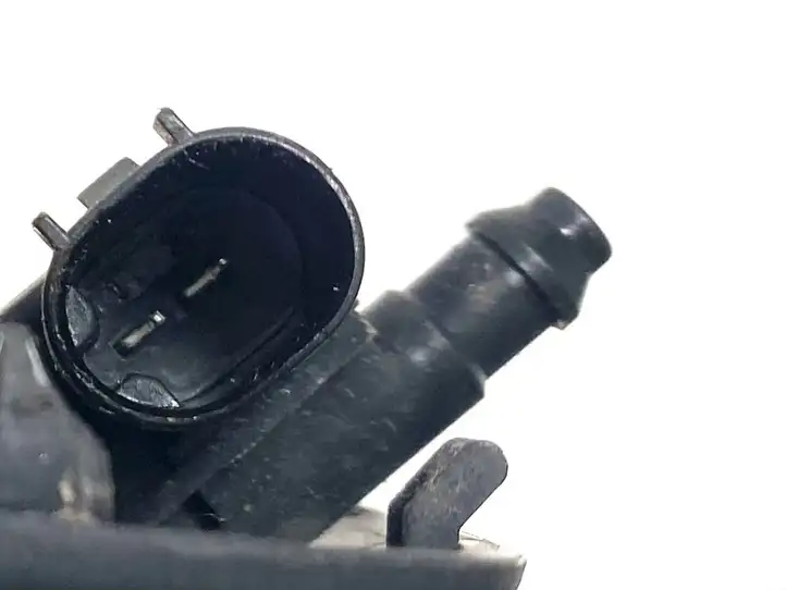 Audi A3/S3 8P (2008 - 2013) 8P0955988E Форсунка омывателя лобового стекла — фото 3