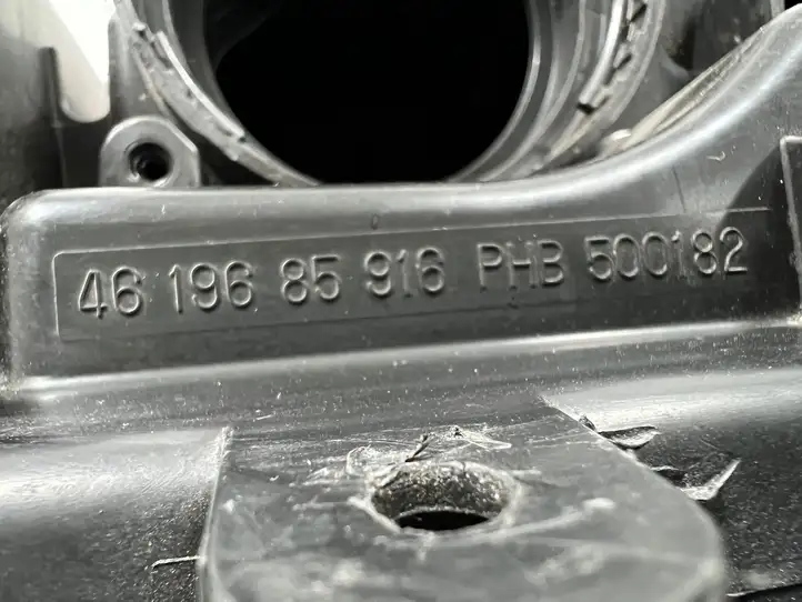 Land Rover Range Rover Sport L494 (2009 - 2013) 4619685916 Корпус воздушного фильтра — фото 9