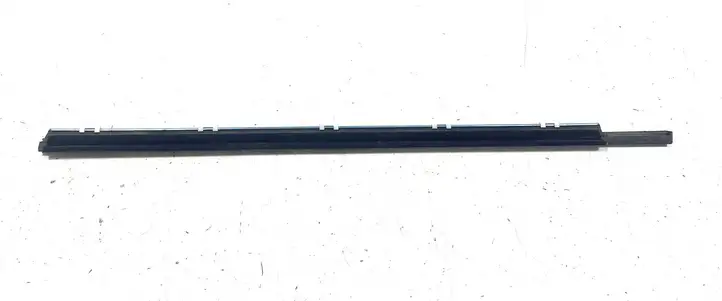 Lexus IS 220D-250-350 (2005 - 2010) Накладка стекла задней двери — фото 2