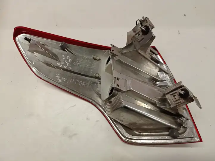 Citroen C4 I Picasso (2006 - 2013) 9653547480 Задний фонарь в кузове — фото 2