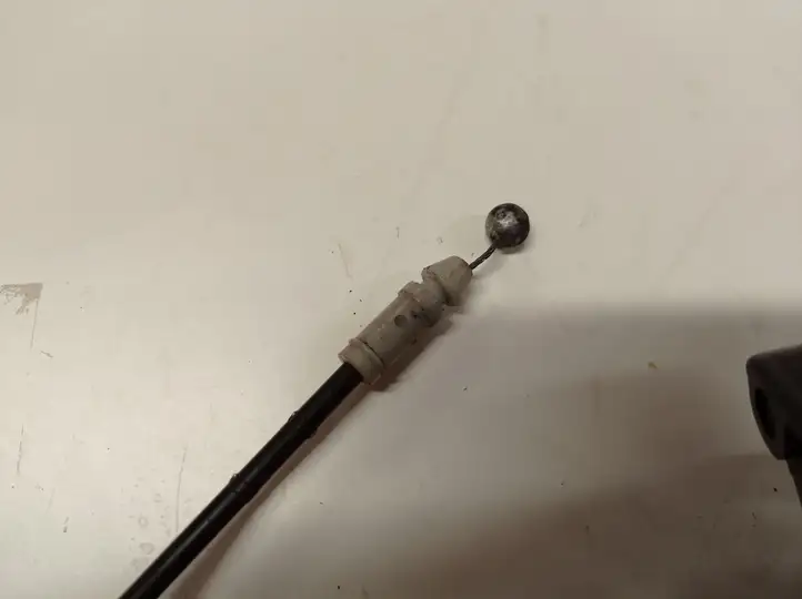 Mazda 6 (2009 - 2012) K3203 Ручка открытия капота — фото 2