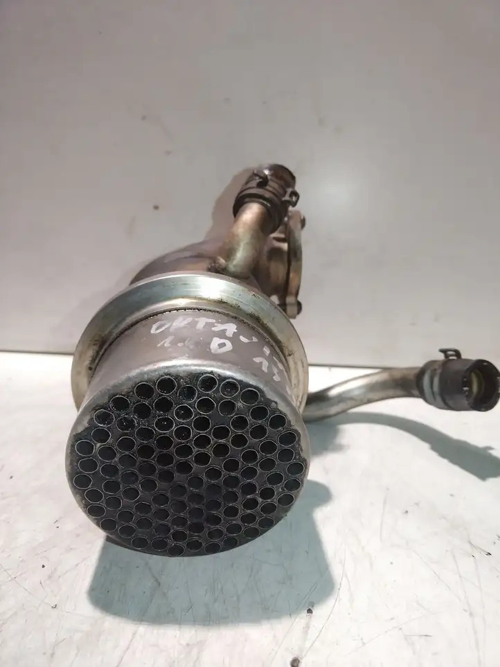 Skoda Octavia Mk3 (5E) (2013 - 2019)  04L131512 Охладитель EGR