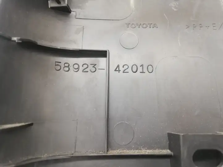 Toyota RAV 4 (XA30) (2006 - 2016)  5892342010 Другая деталь салона