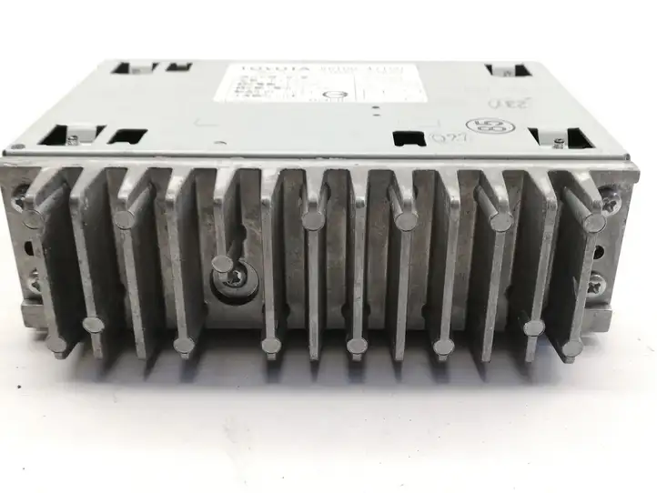 Toyota Prius (XW30) (2009 - 2015) 8610047100 Усилитель звука — фото 2
