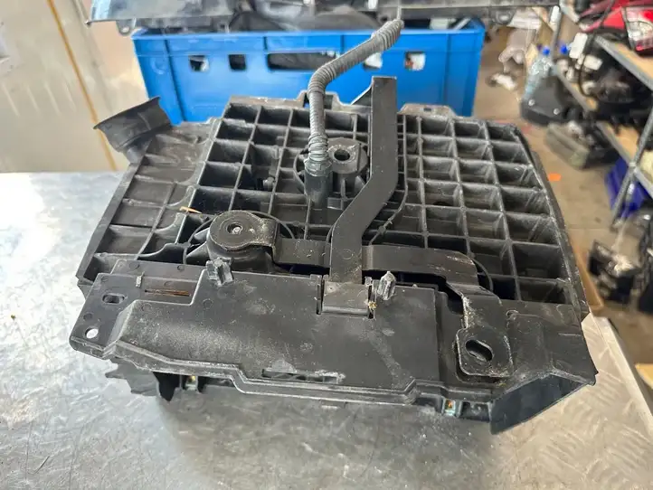 Renault Scenic III -  Grand scenic III (2009 - 2016)  244310005R Ящик аккумулятора