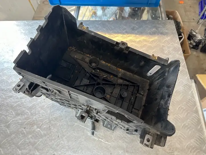 Renault Scenic III -  Grand scenic III (2009 - 2016)  244310005R Ящик аккумулятора