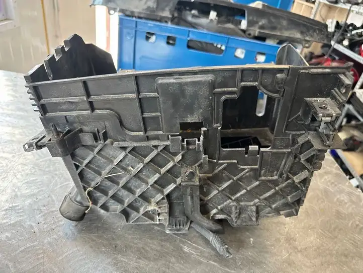 Renault Scenic III -  Grand scenic III (2009 - 2016)  244310005R Ящик аккумулятора