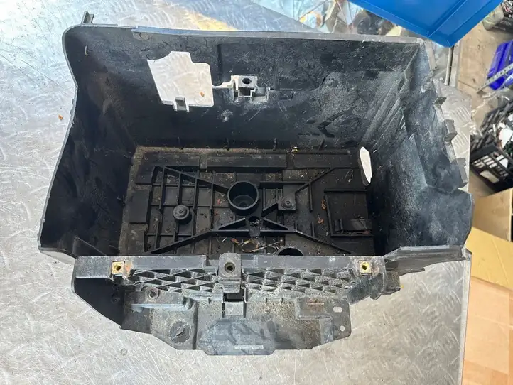 Renault Scenic III -  Grand scenic III (2009 - 2016)  244310005R Ящик аккумулятора