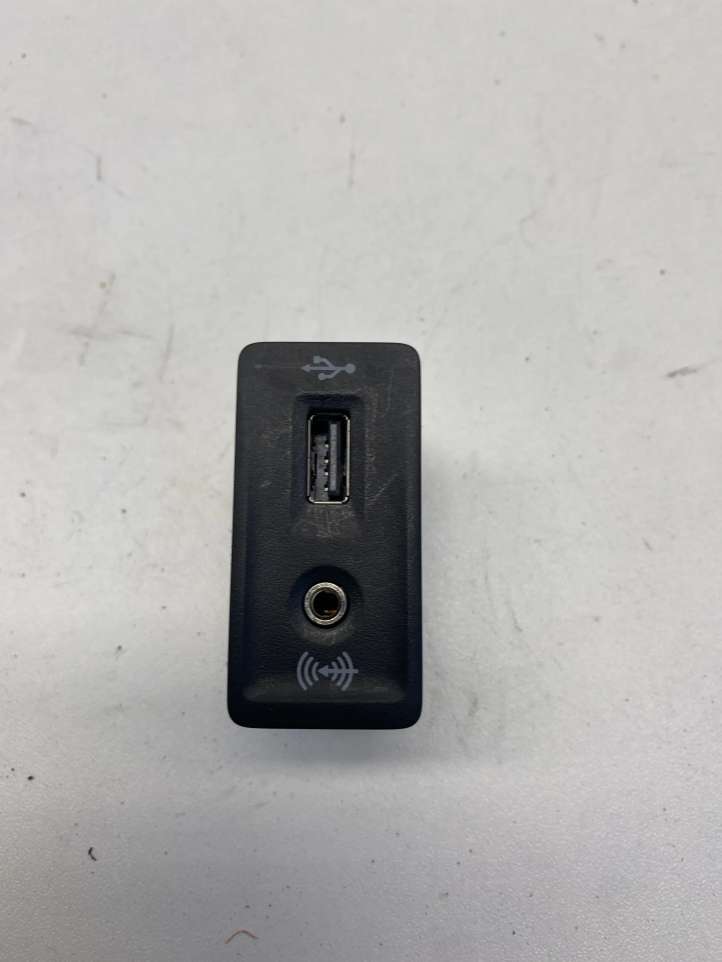 5G0035222C Volkswagen Golf VII USB jungtis