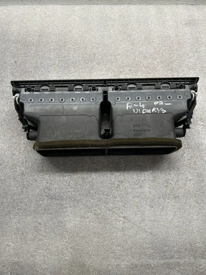 Audi A4 (2000 - 2006)  8E0820951H Другая деталь салона