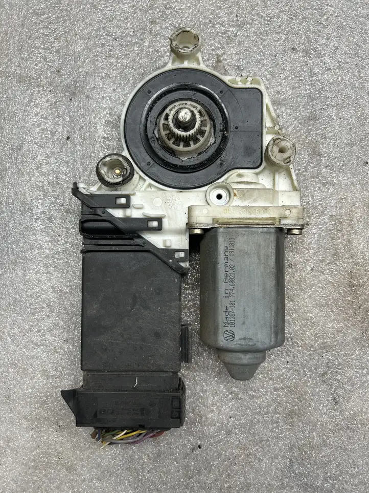 Volkswagen Golf IV (1998 - 2005) 0536003502 Прочие детали салона — фото 1